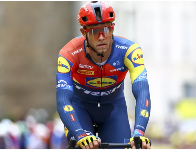 Jonathan Milan in racing position